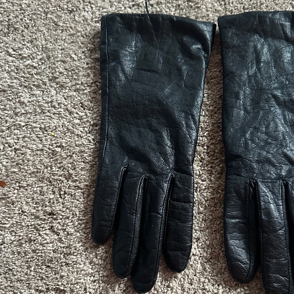 VTG Black Leather Gloves